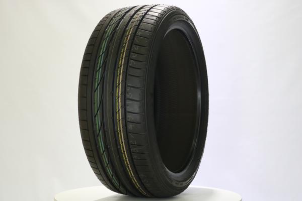 Pneu Aro 18 Bridgestone 215/40R18 85Y Potenza RE050 Runflat (Orig. BMW Serie 1)